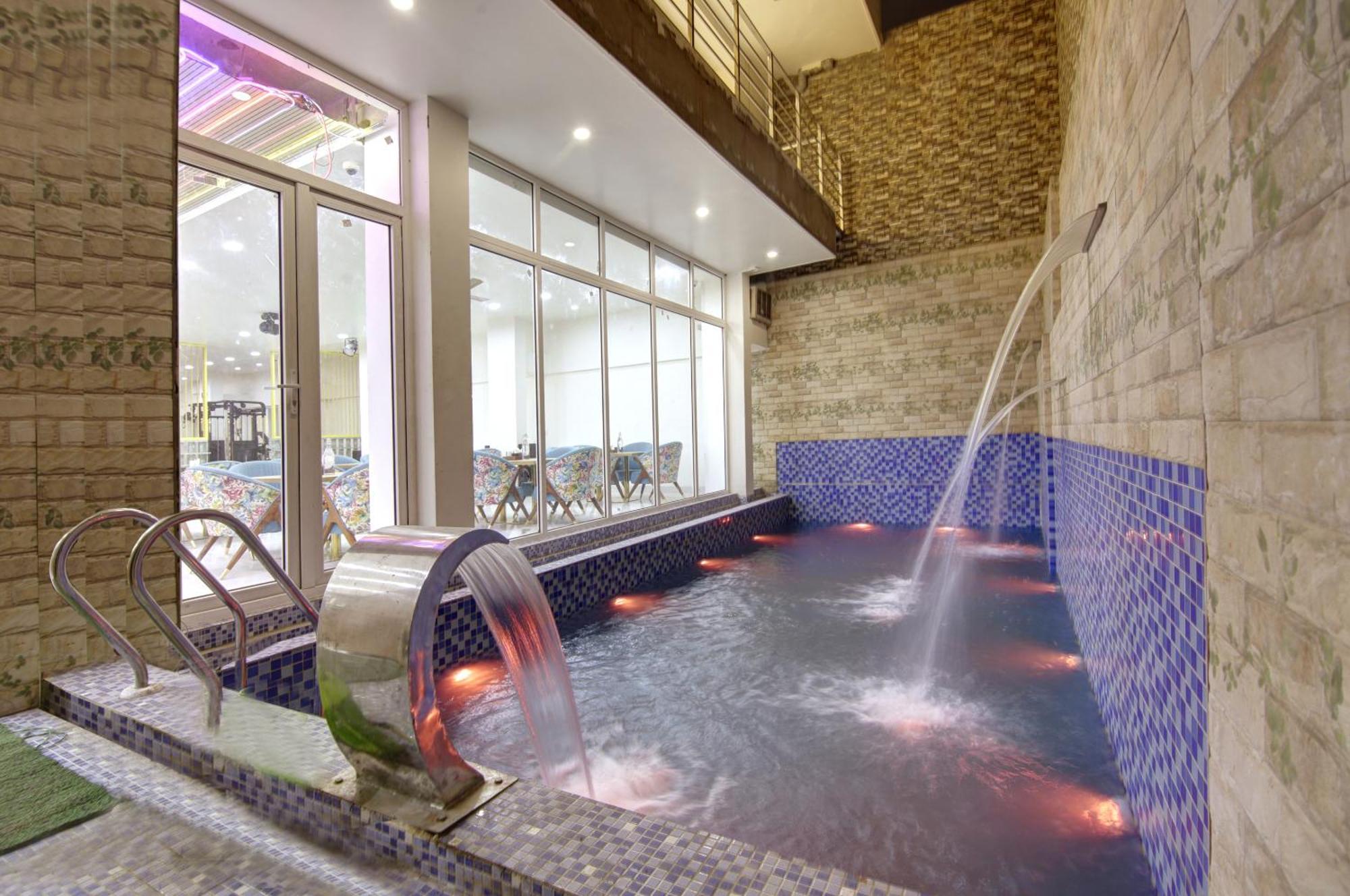Anandam Club House Aparthotel Gurgaon Exteriör bild