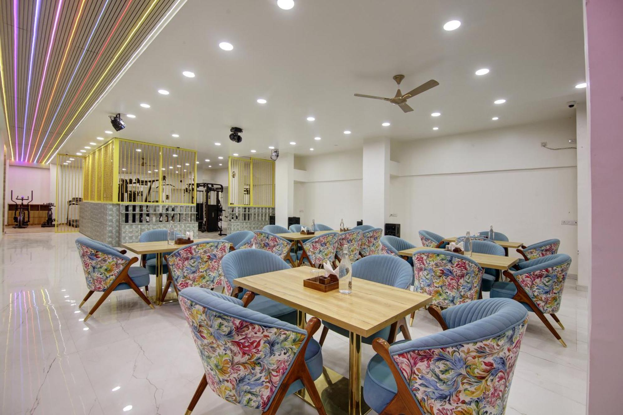 Anandam Club House Aparthotel Gurgaon Exteriör bild