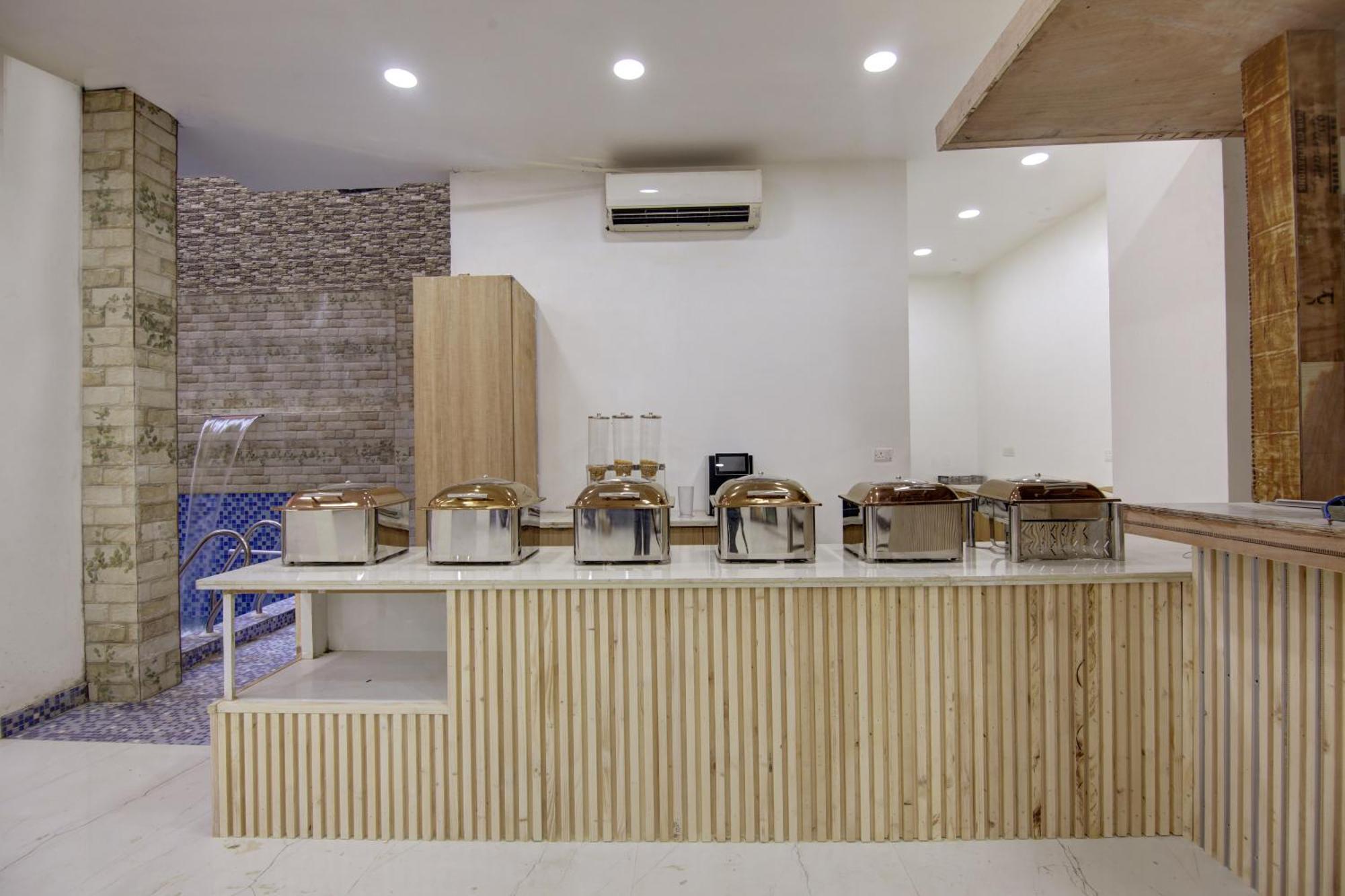 Anandam Club House Aparthotel Gurgaon Exteriör bild