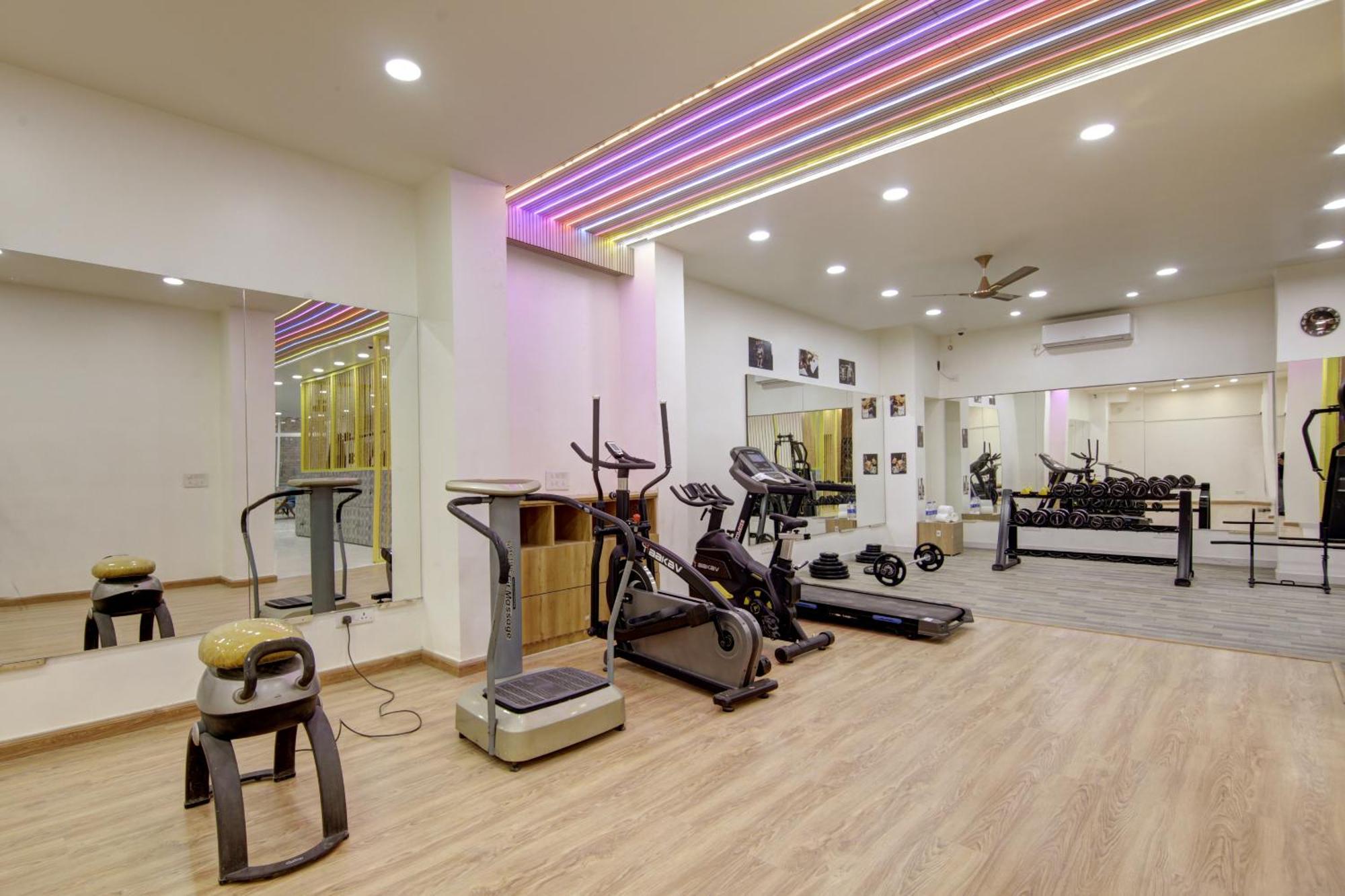 Anandam Club House Aparthotel Gurgaon Exteriör bild