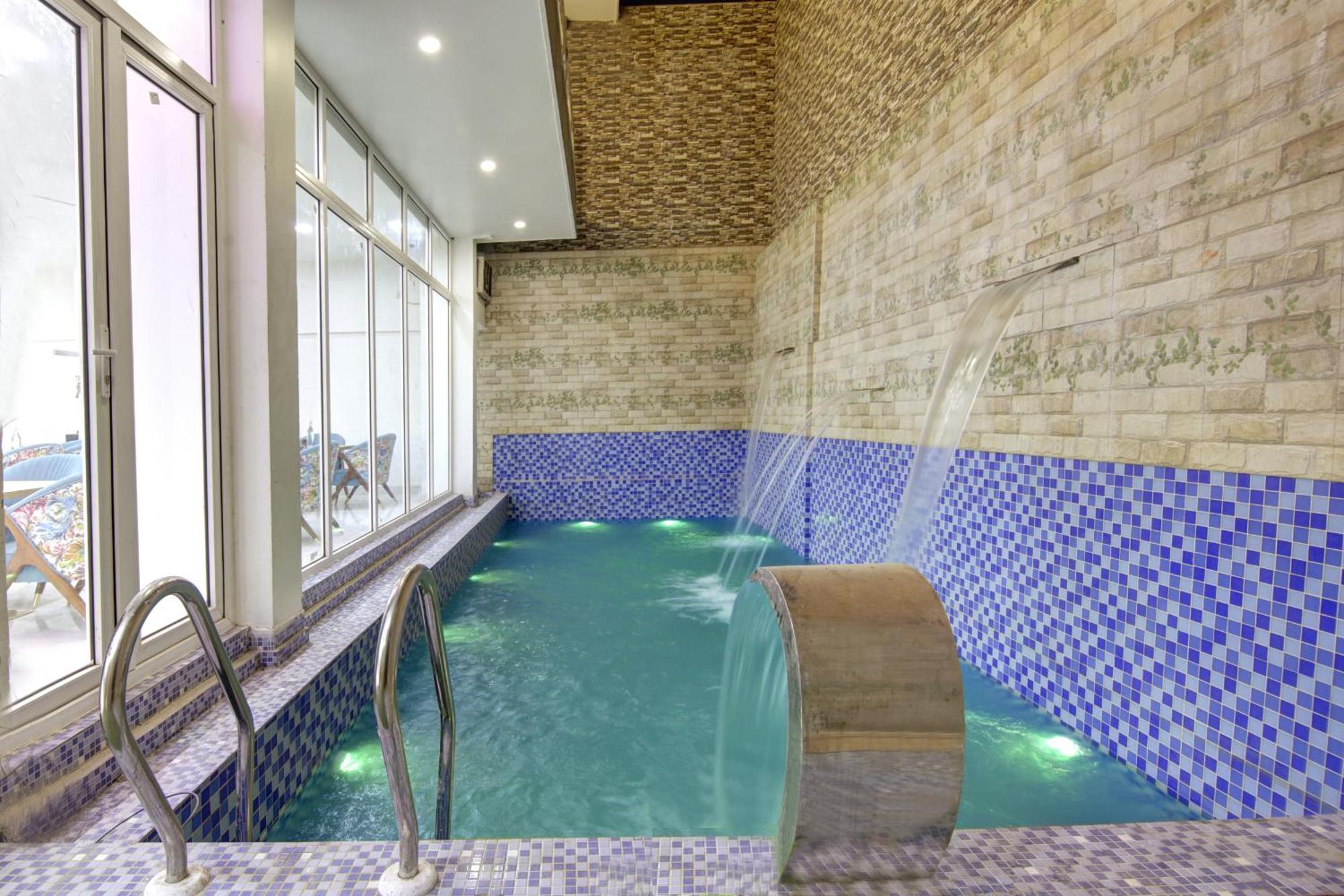 Anandam Club House Aparthotel Gurgaon Exteriör bild