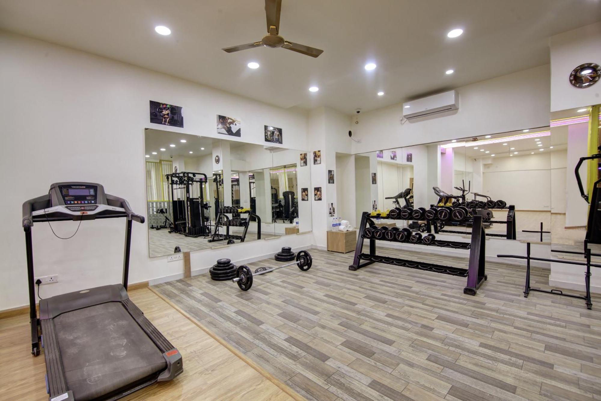 Anandam Club House Aparthotel Gurgaon Exteriör bild