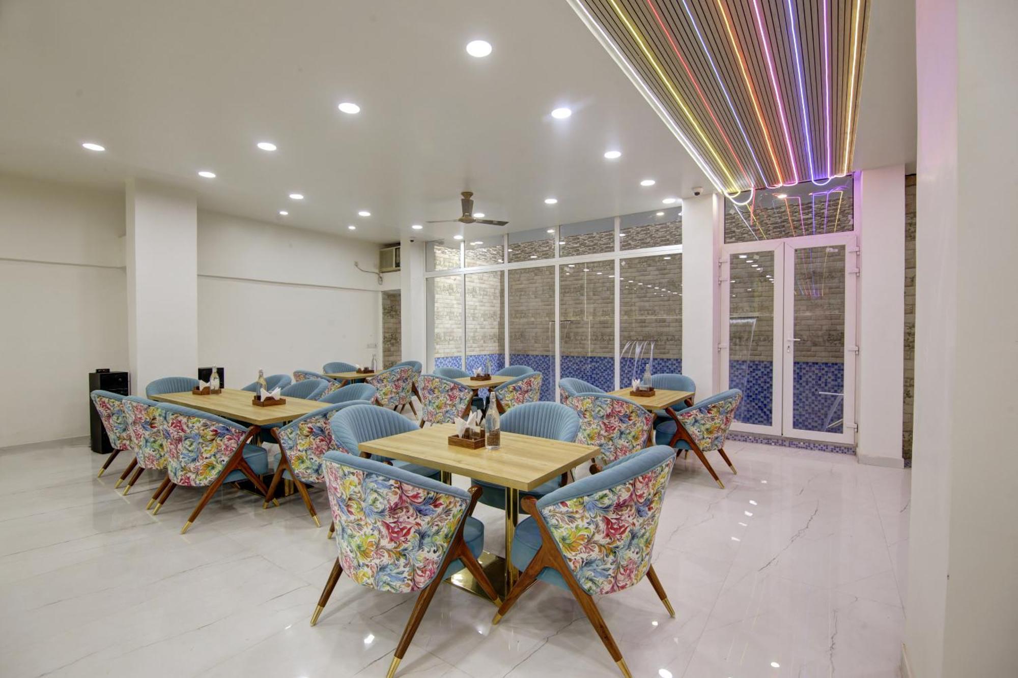 Anandam Club House Aparthotel Gurgaon Exteriör bild